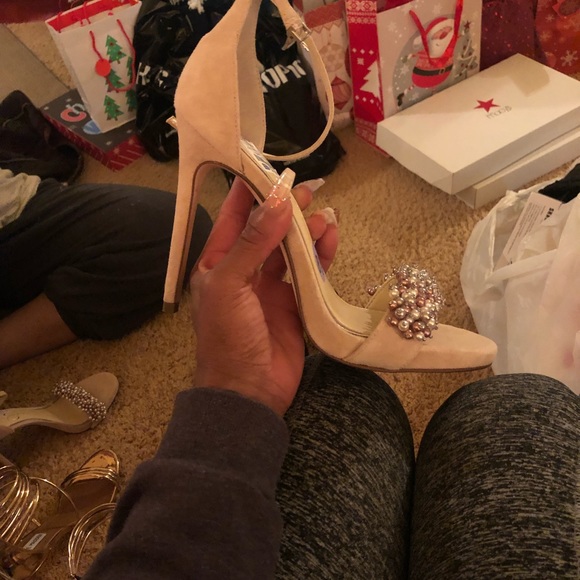 Beautiful straps heel - Picture 4 of 4